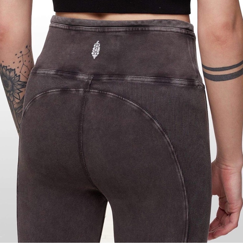 NWT Free People Movement Hot Shot Leggings w ribbed panels - Washed Black - Sm